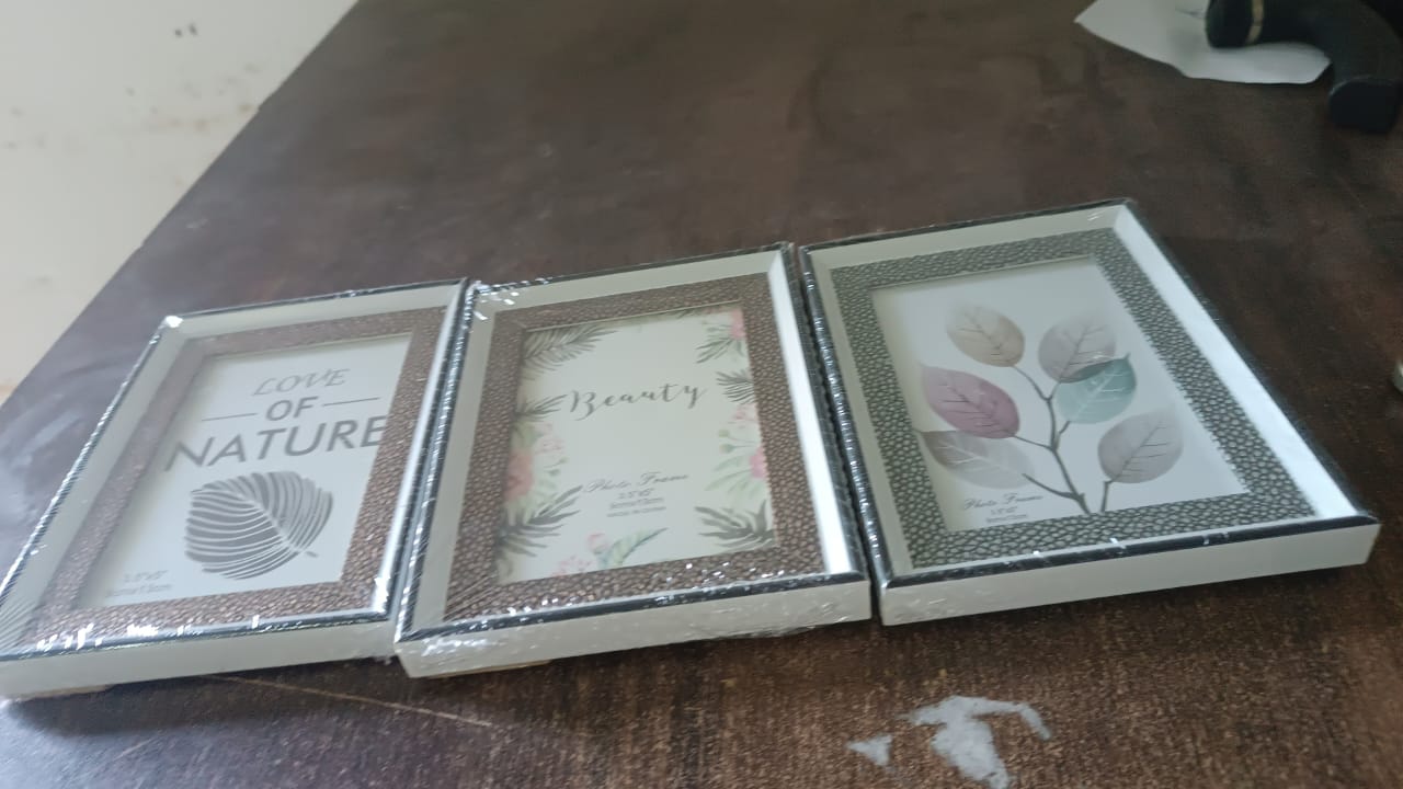 Modern Plastic Picture Frame Photo Holder (1 Pc / Mix Color & Design / 15×12 Cm) Modern Plastic Picture Frame Photo Holder (1 Pc / Mix Color & Design / 15×12 Cm)